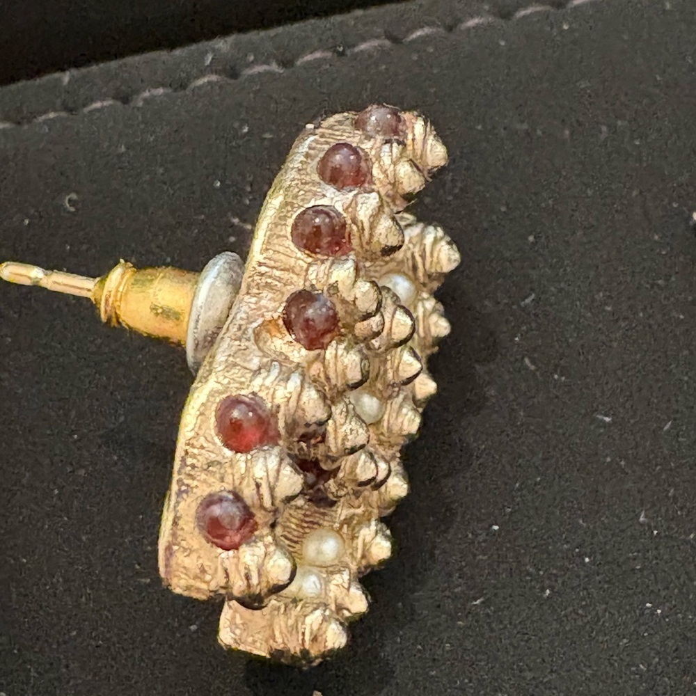 Vintage Chanel coco mark gold plated stud earring with faux pearls with box - Picture 7 of 12